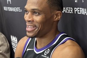 威少：球迷是我熱愛這項(xiàng)運(yùn)動并繼續(xù)打球的原因之一 我很感激！