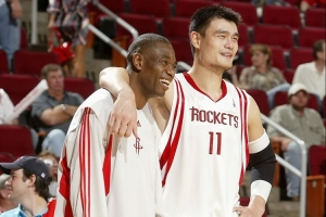 楊毅：姚明放在這個(gè)時(shí)代無(wú)敵不了 但他能多打好些年&在場(chǎng)上作用大