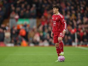 詹?。嚎茽柨似澋淖舐繁会槍α?，身前沒有隊友回防他經(jīng)常要1對2