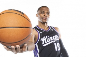 社媒回應(yīng)！威少曬定妝照迎接新賽季 詹姆斯點(diǎn)贊