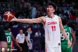 余嘉豪：西班牙聯(lián)賽的吹罰更貼合國際籃球 鼓勵(lì)對(duì)抗 嚴(yán)抓手部動(dòng)作