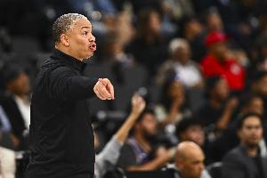 盧：每場11人輪換不現(xiàn)實 無緣出場的球員可能每場都不同