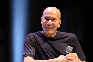 高價買票啥都沒！RMC：齊達內(nèi)出席活動引混亂，簽名會直接被取消