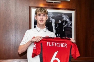 弗萊徹兒子杰克在曼聯(lián)U21比賽中染紅離場，將停賽兩場