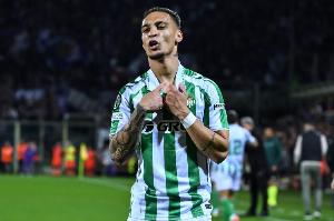 記者：因主隊球迷向安東尼投擲瓶子，比利亞雷亞爾將被處以罰款