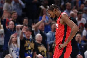 火記：雷霆球員面對(duì)杜蘭特13中1 除了最后的犯規(guī)&他的防守很出色