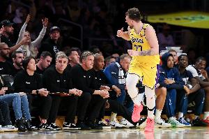 雷迪克：不擔(dān)心東契奇負(fù)擔(dān)太重 因?yàn)槊繄?chǎng)比賽的情況都不一樣