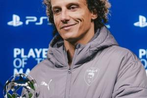 10人作戰(zhàn)近90分鐘零封！38歲大衛(wèi)-路易斯4射3正10解圍，獲歐冠MVP