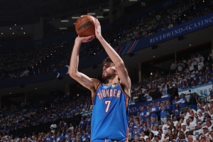 全靠我撐??！霍姆格倫半場9中7&罰球4中4拿到18分 另有4籃板