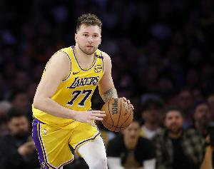 東契奇揭幕戰(zhàn)砍40+兩雙&球隊卻以10+分差輸球 NBA歷史首人