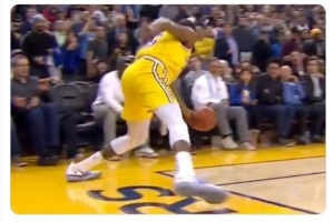 球迷熱議KD躲過技犯：勇不出界后又一名場(chǎng)面 韋伯2.0&雷霆被打劫