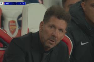 眼神要噴火！馬競(jìng)0-4落后阿森納，場(chǎng)邊西蒙尼表情復(fù)雜