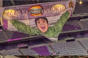 致敬！馬卡報：皇馬球迷今晚將在伯納烏展示巴斯克斯TIFO