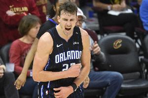 穩(wěn)定輸出！小瓦格納17中9拿下24分4板6助2斷