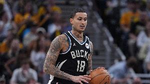 下半場(chǎng)回暖！庫(kù)茲馬10中5拿到12分4板3助1斷2帽