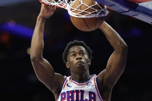 這新秀炸裂啊！埃奇庫姆已經(jīng)砍下32分 超越AI創(chuàng)造隊(duì)史首秀新紀(jì)錄