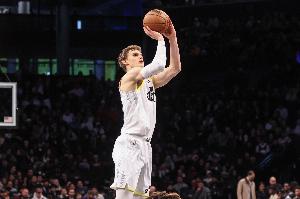 為何對(duì)位馬卡如此有挑戰(zhàn)性？小卡：他能投能突 能運(yùn)球又能殺禁區(qū)