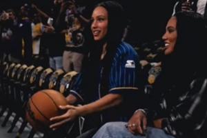 ??庫(kù)里女兒長(zhǎng)大了！萊莉用排球動(dòng)作傳球給庫(kù)里完成間接助攻