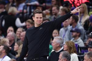 這也太準(zhǔn)了！爵士首節(jié)20中16轟43分 僅丟4個(gè)遠(yuǎn)投