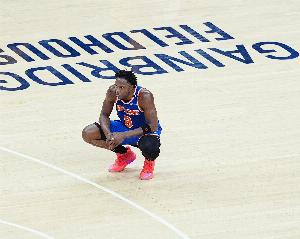 邁克-布朗：阿努諾比就是個怪物 他是今天我們的最佳防守球員