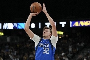 樂透秀首秀都啥表現(xiàn)？探花34分 弗拉格兩雙 11人登場(chǎng)8人得分上雙