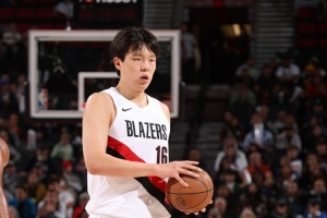 劉維偉：開拓者首節(jié)就擺了3套輪轉 楊瀚森的3分鐘輪轉作用很好