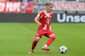 17歲242天！卡爾超越穆西亞拉，成為拜仁隊(duì)史歐冠最年輕進(jìn)球者