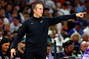 狄龍：奧特每天在辦公室忙到晚上八九點 因為我那時也經(jīng)常在球館