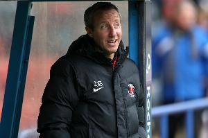 鮑耶回憶遭遇空難：消防員告訴我們，如果再晚一分鐘飛機就會爆炸