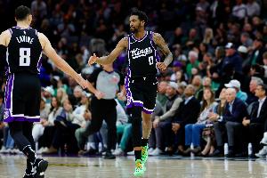 雙槍！拉文上半場(chǎng)13中9砍下22分1板1助 蒙克6中5得到13分2助