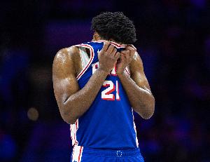 災(zāi)難！恩比德20分鐘9中1拿4分6板 三分4中0&正負(fù)值-16最低