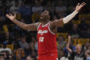 灰熊主帥：JJJ受到犯規(guī)困擾也得留在場(chǎng)上 他正進(jìn)入生涯黃金期