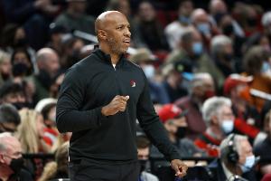 媒體人：主教練的支持對(duì)新秀很重要 盼楊瀚森未來的比賽別被影響