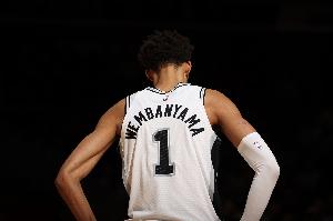 兩節(jié)半27分10板3帽！加內(nèi)特發(fā)推：文班亞馬MVP