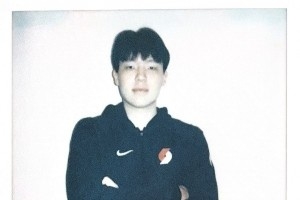 全員集結(jié)！開拓者曬球隊(duì)簽名明信片 利拉德領(lǐng)銜&楊瀚森中文簽名