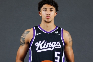 隊(duì)記：國王24號(hào)秀克利福德右腿筋拉傷 一周后重新評(píng)估