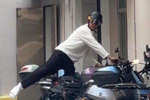 廣東男籃隊員標配！崔永熙小電驢已經(jīng)騎上了