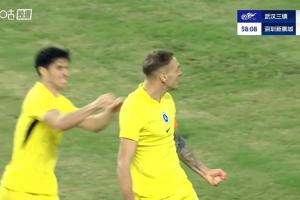 再入一球！十人新鵬城客場(chǎng)2-0領(lǐng)先三鎮(zhèn)，杜加利奇包抄破門(mén)