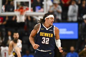 真就呂布轅門(mén)射戟！戈登上半場(chǎng)三分7投全進(jìn)轟下25分！