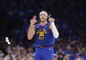 掘記調(diào)侃：聽(tīng)說(shuō)這場(chǎng)比賽里有一方有世界最佳球員和投手 是戈登嗎