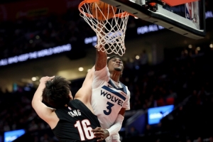 首秀5分鐘被隔扣？楊瀚森的美職籃第一課，恰是成長的起點(diǎn)