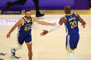 媒體人：戈登生涯夜跨不過(guò)庫(kù)里的王之裁決庫(kù)里點(diǎn)約基奇耗盡其體能