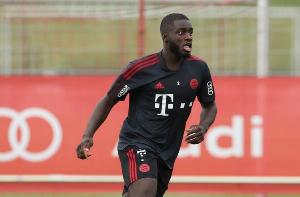 記者：曼聯(lián)欣賞于帕但沒想好找什么類型后衛(wèi)，優(yōu)先補(bǔ)強(qiáng)中場+中鋒