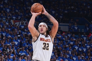 庫(kù)里談戈登三分11中10砍50分：他這個(gè)休賽期的訓(xùn)練奏效了