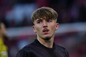 記者：拜仁對小將卡爾保持謹慎，不愿他陷入是否參加世界杯的爭論