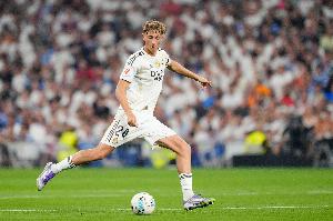 馬卡：赫伊森今天恢復(fù)合練且沒(méi)有任何不適，他可以出戰(zhàn)國(guó)家德比