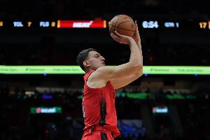 板凳匪徒！約維奇9中6貢獻20分6板4助 三分6中3