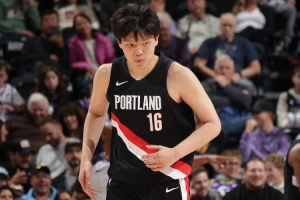 末節(jié)還有機(jī)會嘛？楊瀚森首節(jié)出戰(zhàn)3分31秒 第二、三節(jié)未出場