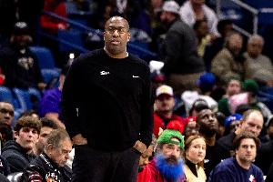 邁克-布朗談首發(fā)陣容：這套陣容都有射程 防守也很靈活能互相換防