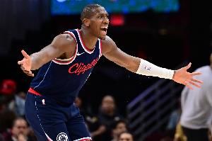 盧：第一節(jié)末段鄧恩和科林斯上場后帶來了能量 尤其在防守端